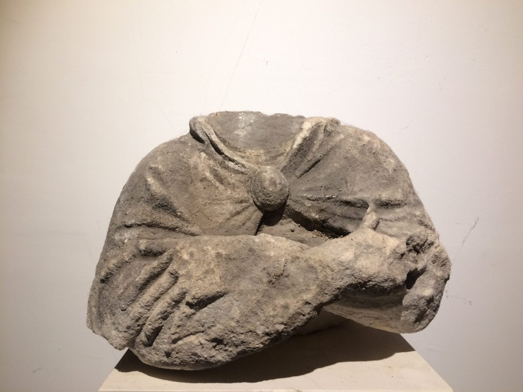 Natacha Nisic, How to be a woman, missing faces, 8th March 2021