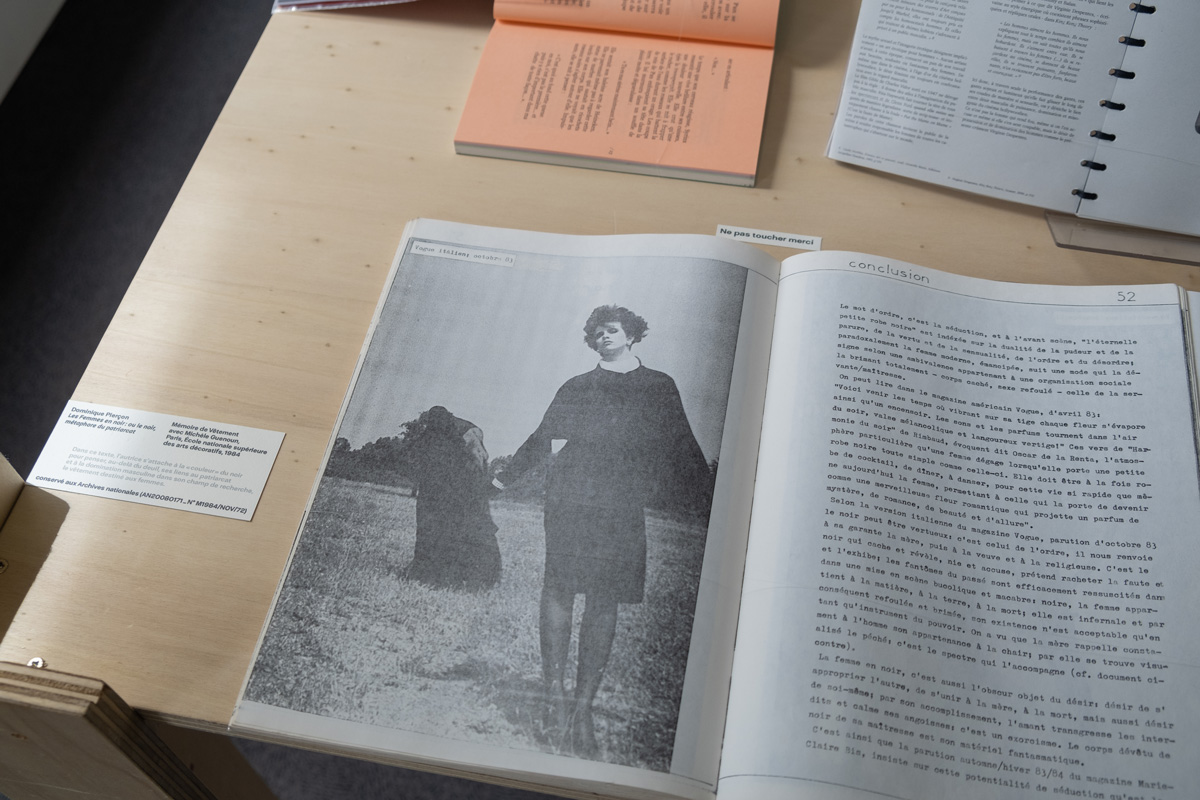 Les Femmes en noir : ou le noir, métaphore du patriarcat, mémoire de Dominique Pierçon, suivi par Michèle Guenoun (1984, conservé aux Archives nationales - AN20080171 _ N° M1984/NOV/72)