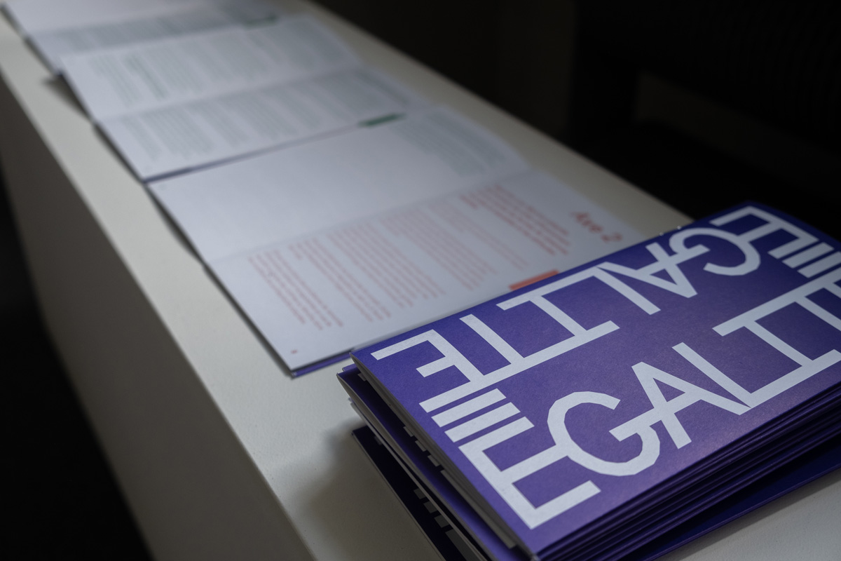 charte de l’Ensad pour l’égalité entre les genres et la lutte contre les discriminations liées au genre et à l’orientation sexuelle, janv. 2019 (design graphique : Camille Boonen et Clémence Rivalier).